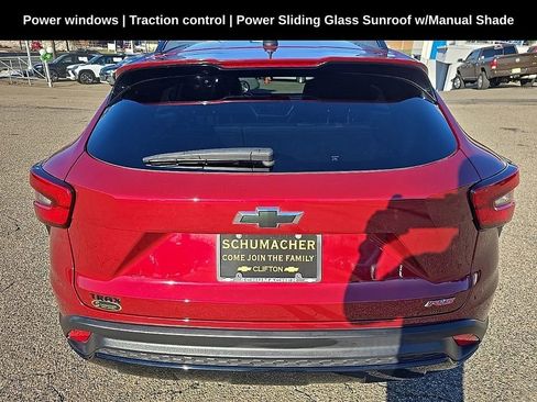 Used 2024 Chevrolet Trax RS w/ Sunroof Package image 4