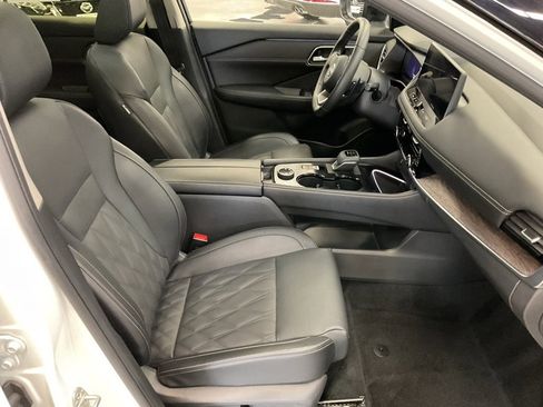 Used 2024 Nissan Rogue Platinum image 19