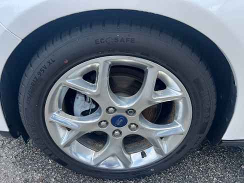 Used 2014 Ford Focus Titanium FWD image 38
