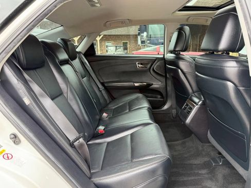 Used 2016 Toyota Avalon XLE Plus w/ Preferred Accessory Package FWD image 18