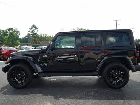 Used 2023 Jeep Wrangler Unlimited Sahara AWD/4WD image 24