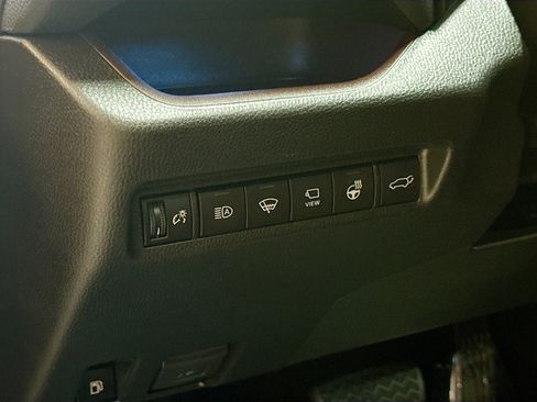 Used 2021 Toyota RAV4 Limited image 17