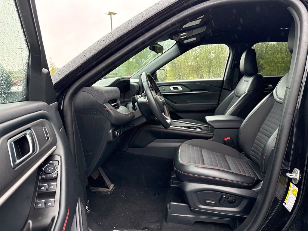 Used 2025 Ford Explorer ST-Line AWD/4WD image 9