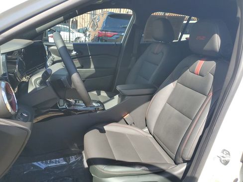 Used 2025 Chevrolet Trax RS w/ Driver Confidence Package image 17