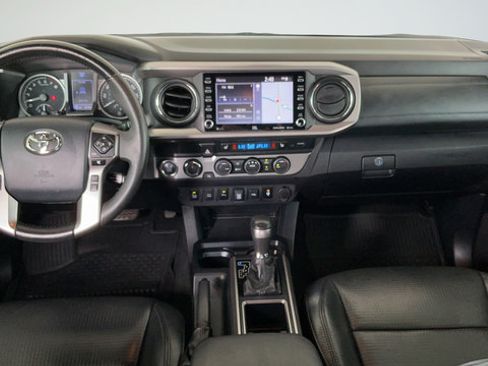 Used 2020 Toyota Tacoma Limited AWD/4WD image 9