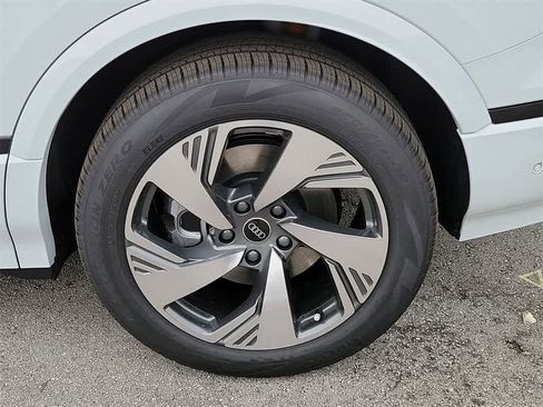 New 2025 Audi Q6 e-tron Premium Plus image 16