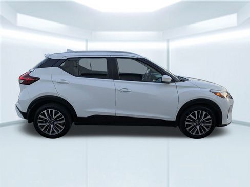 Used 2023 Nissan Kicks SV image 7