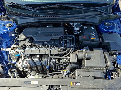 Certified 2025 Hyundai Elantra Sport image 28