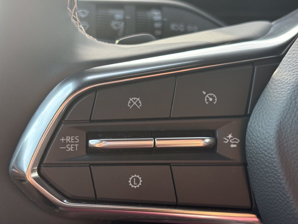Used 2026 Chevrolet Traverse LT w/ Driver Confidence Package FWD image 6
