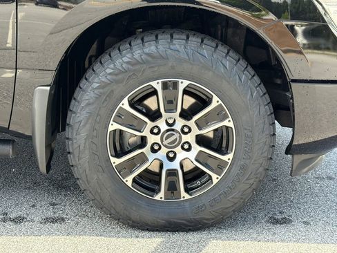 Used 2023 Nissan Titan SV w/ SV Convenience Package RWD image 12