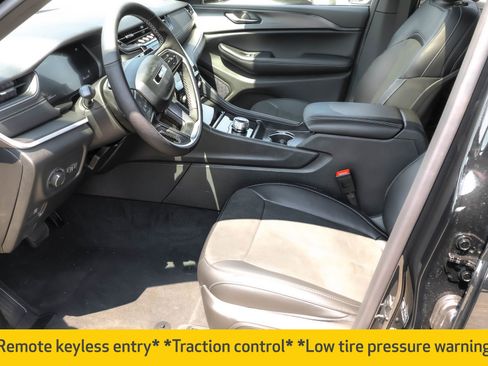 New 2025 Jeep Grand Cherokee Altitude image 5