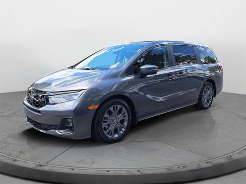 New 2026 Honda Odyssey Touring image 3