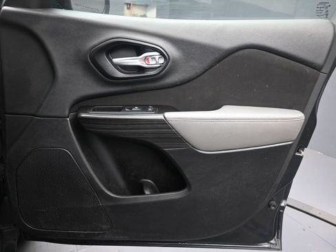 Used 2014 Jeep Cherokee Sport FWD image 27