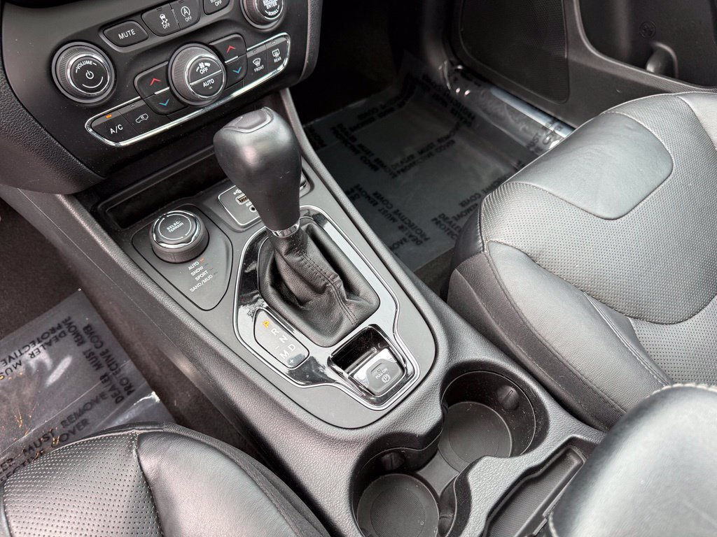 Used 2020 Jeep Cherokee Limited AWD/4WD image 14