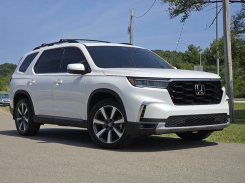 Used 2025 Honda Pilot Elite image 2