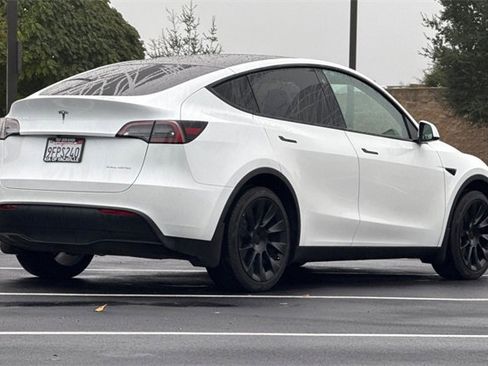 Used 2023 Tesla Model Y Long Range image 7