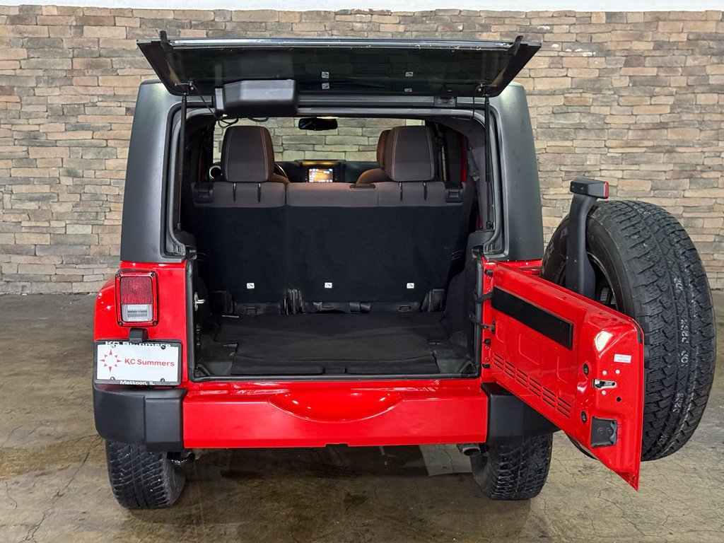 Used 2018 Jeep Wrangler Unlimited Sahara w/ Connectivity Group AWD/4WD image 8