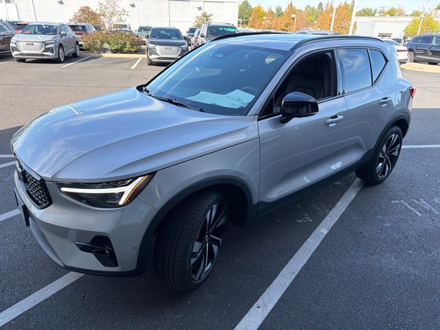 Used 2024 Volvo XC40 B5 Plus w/ Protection Package Premier AWD/4WD image 2