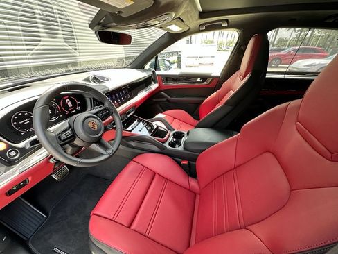 Used 2026 Porsche Cayenne GTS AWD/4WD image 4