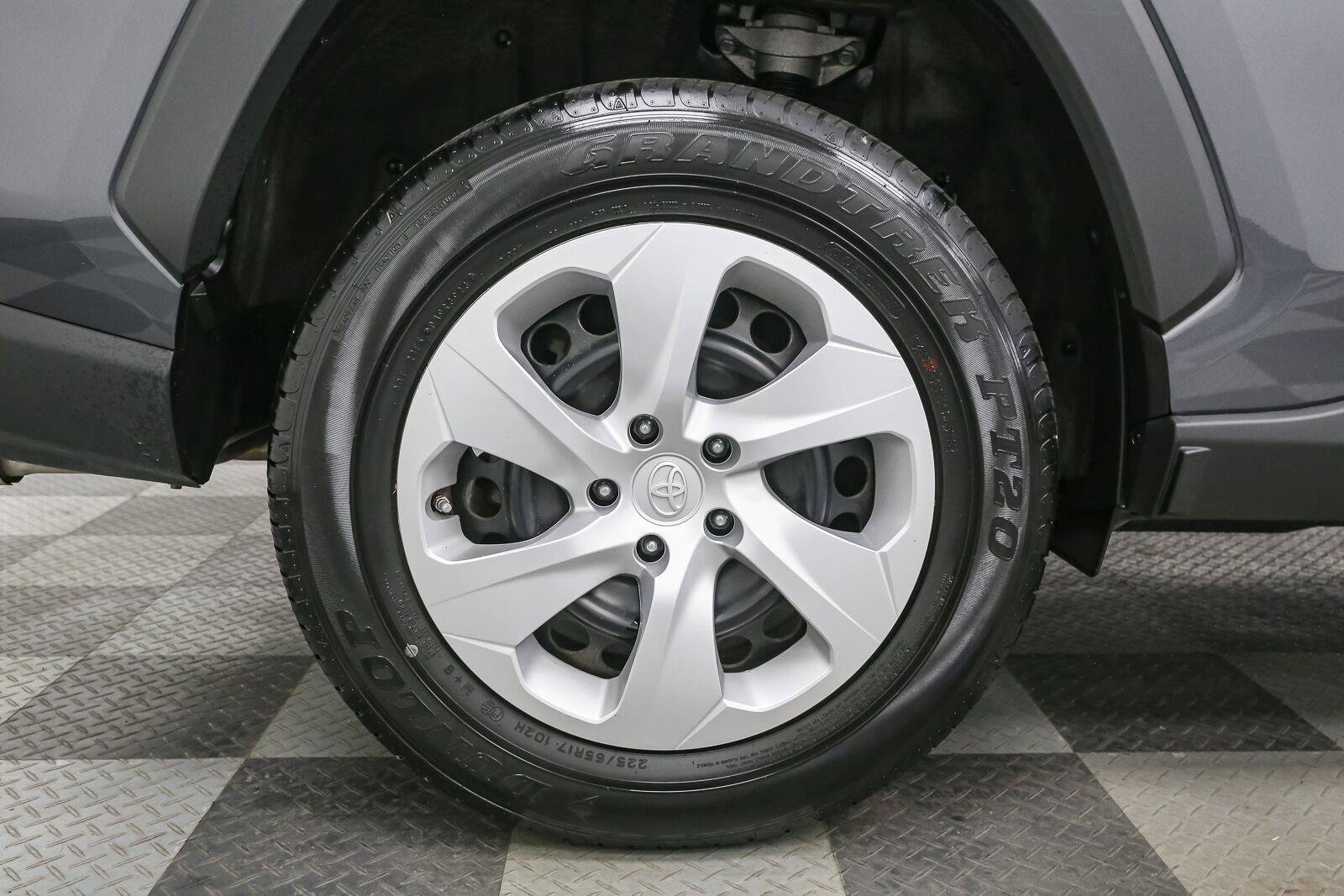 Certified 2024 Toyota RAV4 LE AWD/4WD image 17