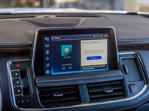 Used 2023 Chevrolet Suburban Premier image 40