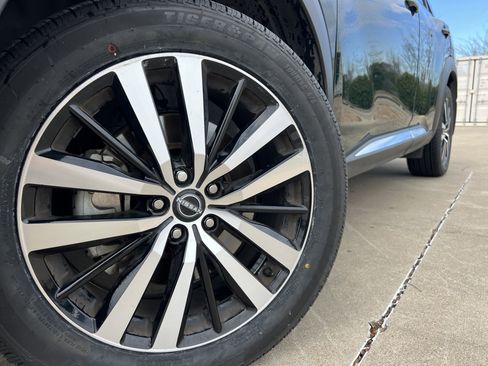 Used 2024 Nissan Pathfinder Platinum image 15