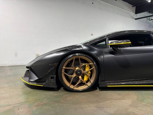 Used 2018 Lamborghini Huracan AWD/4WD image 3