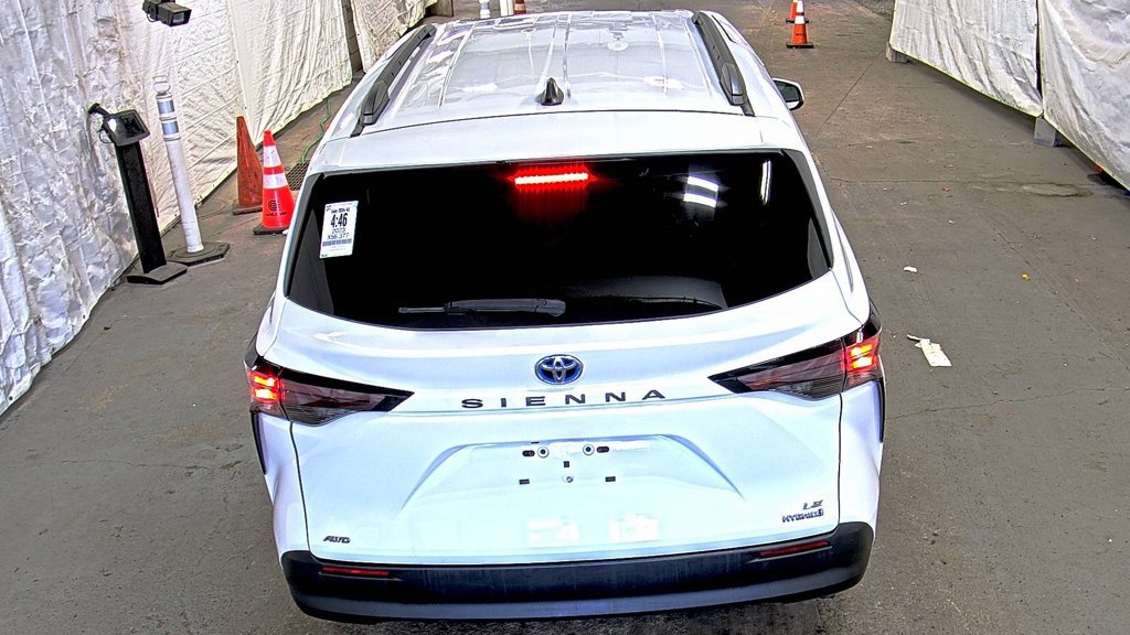 Used 2023 Toyota Sienna LE w/ LE Plus Package AWD/4WD image 5