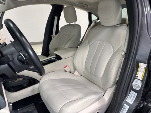 Used 2016 Chrysler 200 Limited w/ Convenience Group image 11