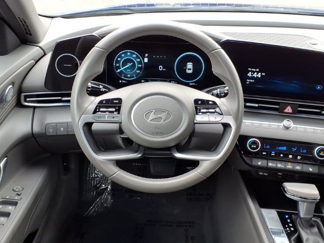 Used 2025 Hyundai Elantra SEL FWD image 12