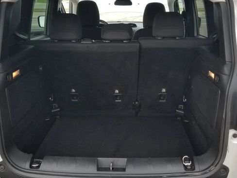 Used 2015 Jeep Renegade Latitude FWD image 19