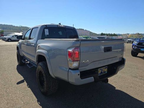 Used 2019 Toyota Tacoma Limited AWD/4WD image 2