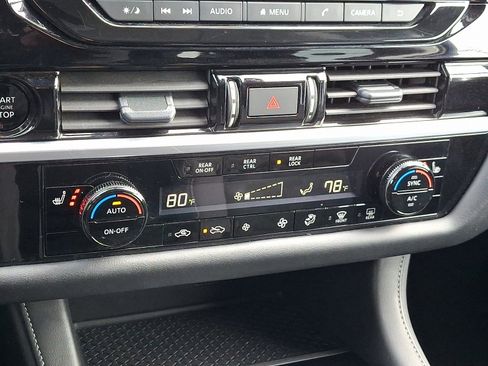 Used 2025 Nissan Pathfinder SV image 16