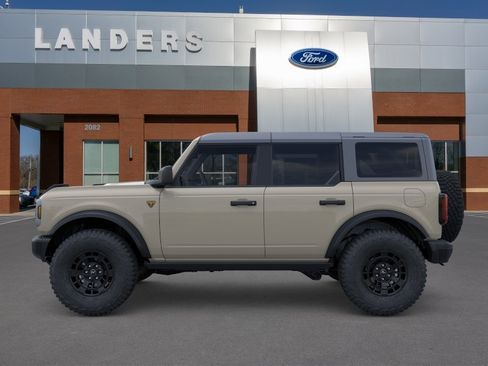 New 2026 Ford Bronco Badlands AWD/4WD image 3