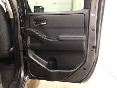 Used 2024 Nissan Frontier SV image 30