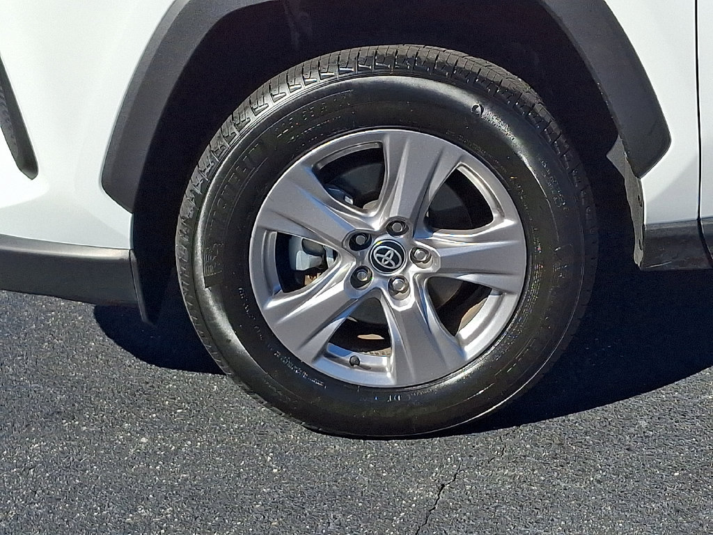Used 2025 Toyota RAV4 XLE FWD image 8