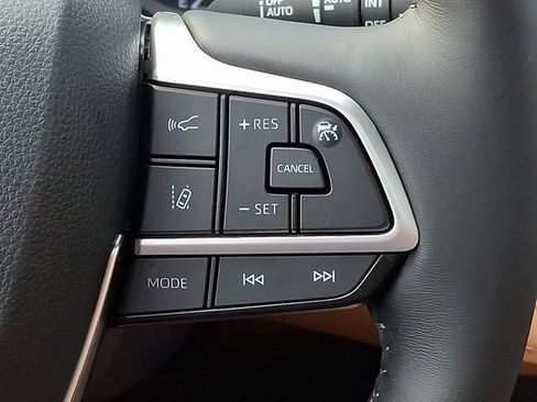 Used 2022 Toyota Highlander Platinum AWD/4WD image 24