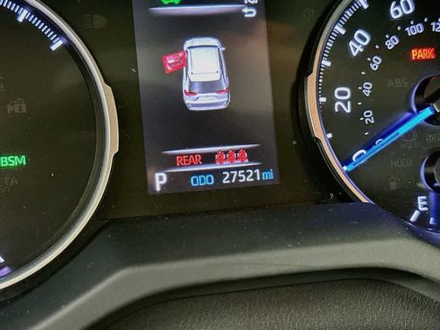 Used 2021 Toyota RAV4 XLE Premium AWD/4WD image 20