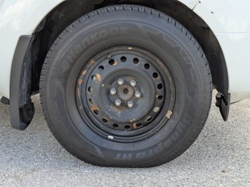 Used 2021 Nissan Frontier SV RWD image 11