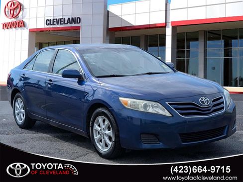 Used 2011 Toyota Camry LE FWD image 1