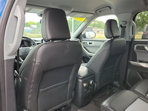 Used 2022 Ford Explorer XLT w/ Equipment Group 202A image 12