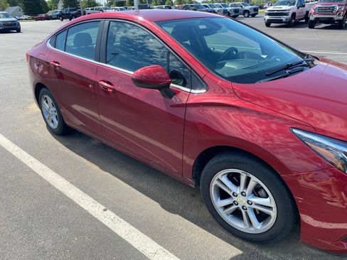 Used 2017 Chevrolet Cruze LT FWD image 4