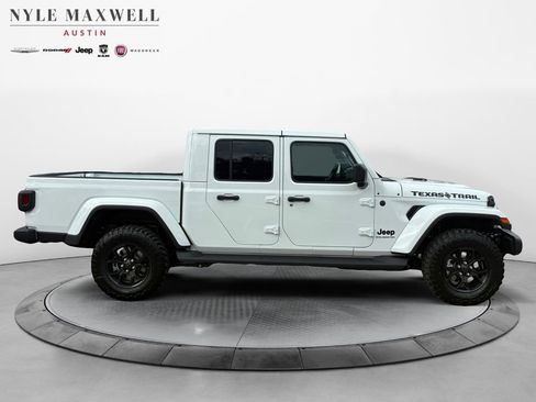 New 2026 Jeep Gladiator Sport image 17