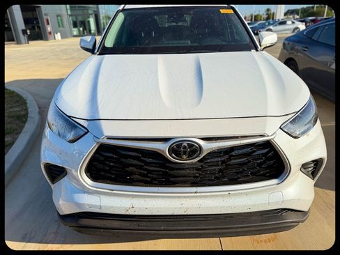 Used 2023 Toyota Highlander L image 2