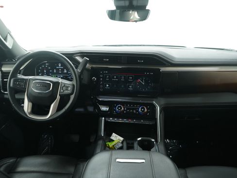 Used 2025 GMC Sierra 2500 Denali w/ Denali Reserve Package image 17