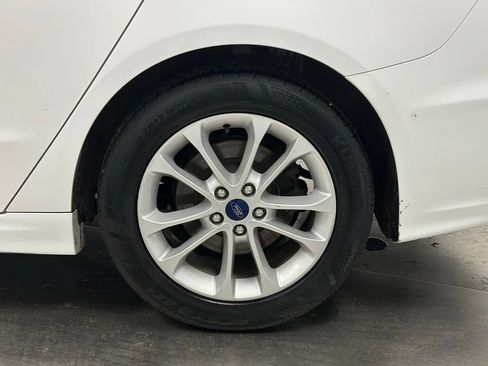 Used 2020 Ford Fusion SE FWD image 22