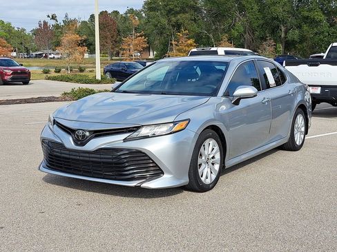 Used 2018 Toyota Camry LE image 26