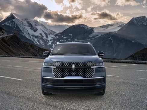 New 2026 Lincoln Navigator Reserve AWD/4WD image 6