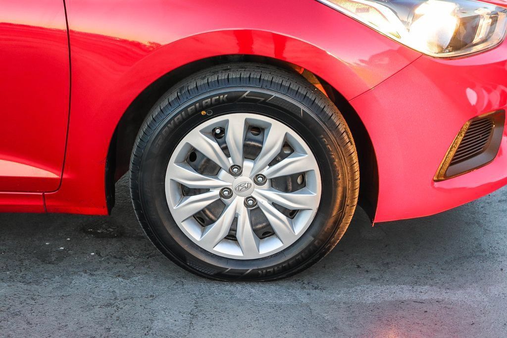 Used 2022 Hyundai Accent FWD image 11