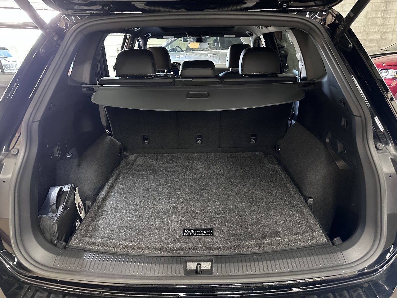 Used 2022 Volkswagen Tiguan SEL R-Line AWD/4WD image 8